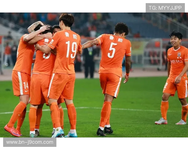 深入解析足球比赛中因推人造成的进球是否合法及裁判判定依据探讨 深入解析足球比赛中因推人造成的进球是否合法及裁判判定依据探讨